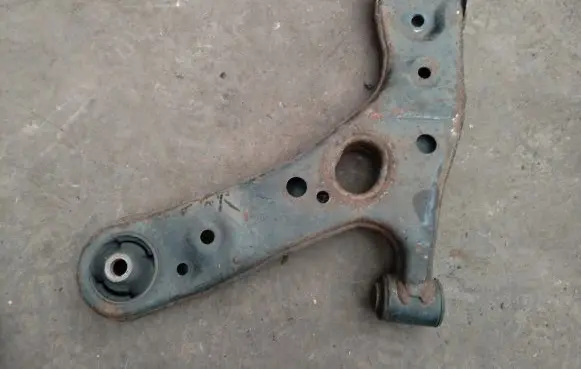Toyota Avensis T270 Front lower control arm/wishbone