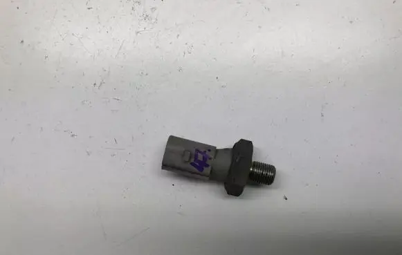 Audi A4 S4 B6 8E 8H Oil pressure sensor 038919081F