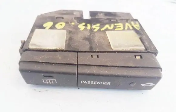 Toyota Avensis T250 Windscreen/window heater switch 8479005130c 84790-05130-c