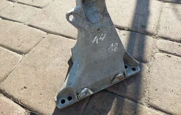 Audi A4 S4 B5 8D Engine mounting bracket 8D0199308F
