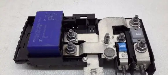 Mercedes-Benz B W246 W242 Fuse module A2465401350