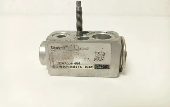 Mercedes-Benz C W205 Coolant heater control valve A2058308400