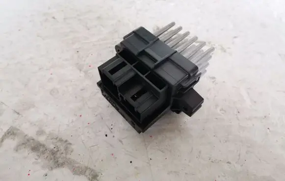 Chrysler Town & Country V Heater blower motor/fan resistor F011500052