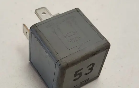 Volkswagen PASSAT B6 Other relay 141951253B