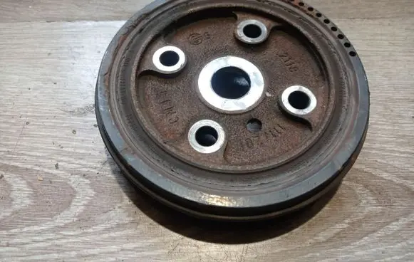 Volvo XC90 Crankshaft pulley 30731865