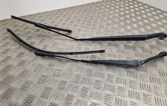 Nissan Qashqai+2 Windshield/front glass wiper blade 80017587C