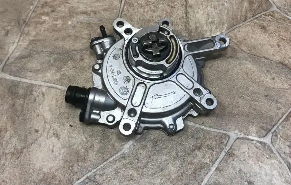 Mercedes-Benz CLS C218 X218 Vacuum pump A2780105703