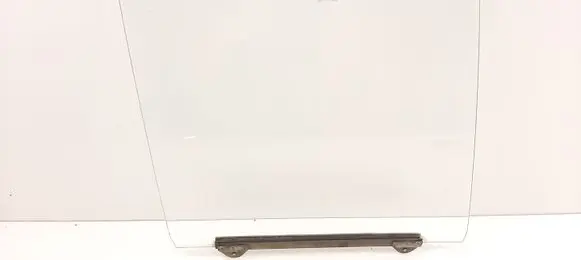 Mercedes-Benz COMPAKT W115 Front door window glass four-door