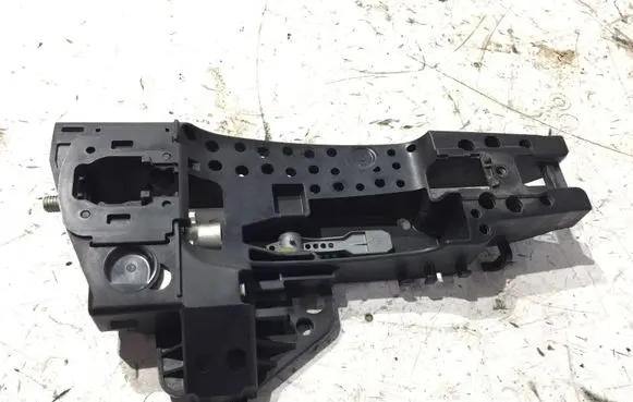 Rear door exterior handle/bracket