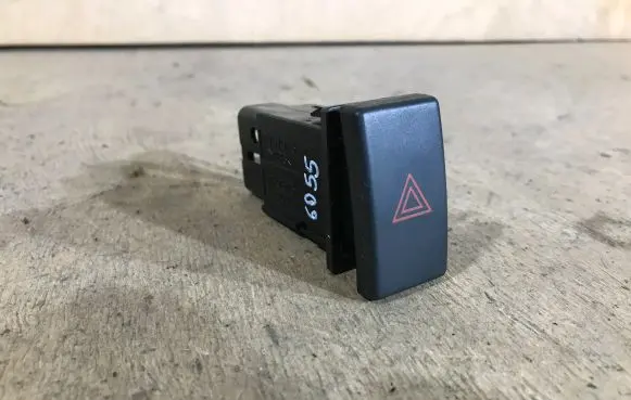 Toyota Avensis T250 Hazard light switch 157963 TR9503