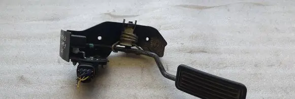 Toyota Avensis T250 Accelerator throttle pedal 8928152021 1983003041