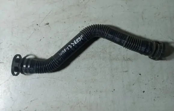 Audi Q7 4M Breather hose/pipe 4M0133889F
