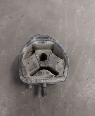 Audi A4 S4 B5 8D Gearbox mount 8d0399153h
