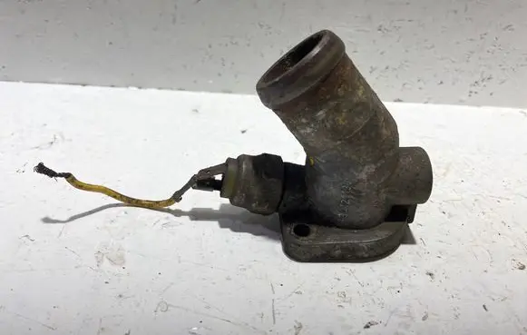 Audi 100 S4 C4 Engine coolant pipe/hose 034121133