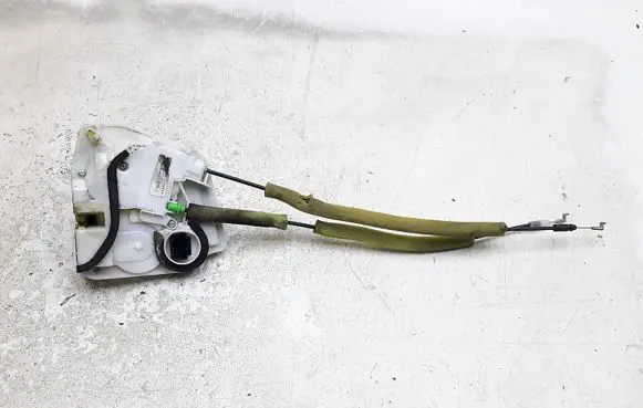 Mazda 3 II Rear door lock f96g15r1