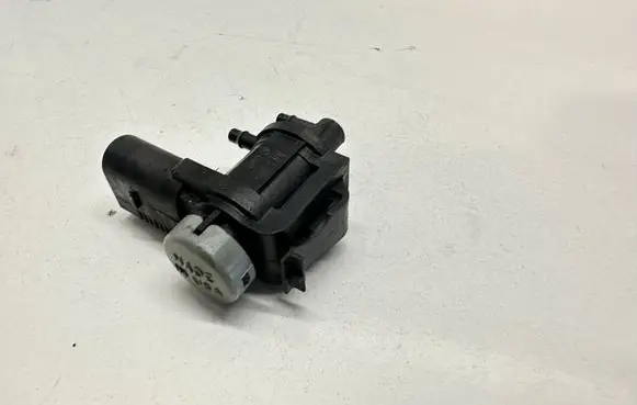 Audi A4 S4 B8 8K Turbo solenoid valve 1K0906283A