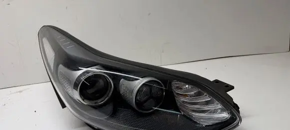 KIA Sportage Headlight/headlamp 92102F1040