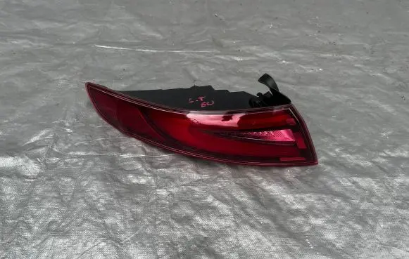 Alfa Romeo Giulia Rear/tail lights 00505437870 20690103 ALEA952T1