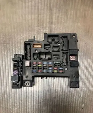 Peugeot 4007 Fuse module 8637A318 519087902 00011408