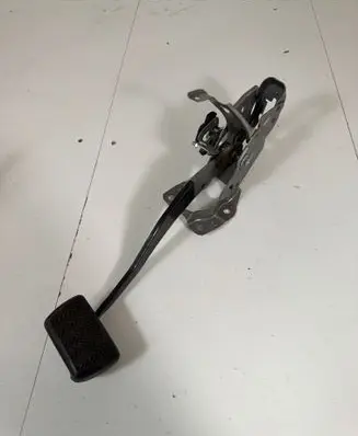 Toyota C-HR I Brake pedal 
