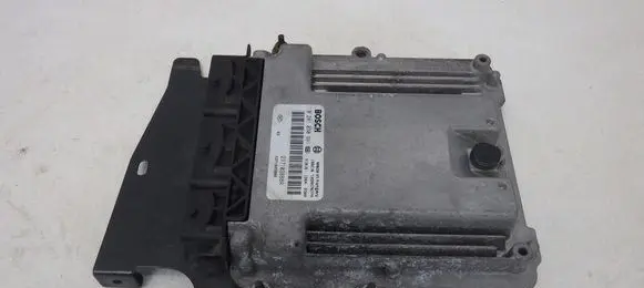 Opel Vivaro Engine control unit/module ECU 237103888R