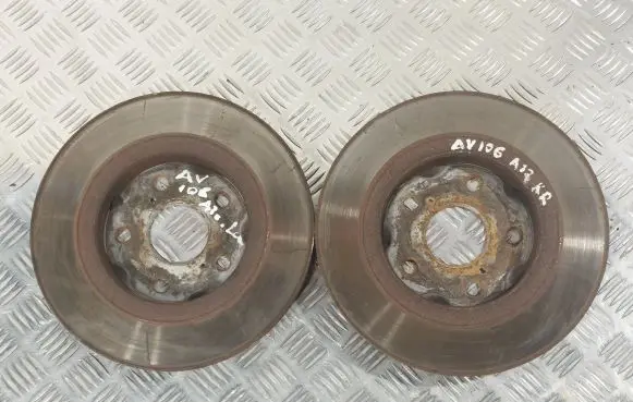 Toyota Avensis T270 Rear brake disc 4243105070