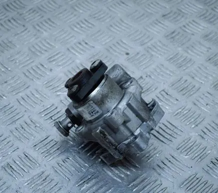 BMW 1 E81 E87 Power steering pump 7692974646