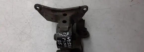 Nissan Almera Tino Engine mount bracket