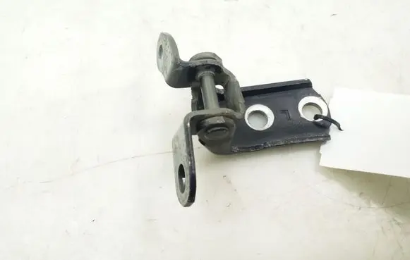 Toyota Urban Cruiser (XP110) Rear door lower hinge 6878052031