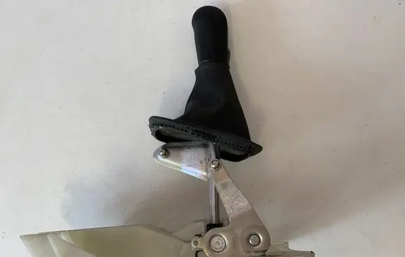 Volvo V50 Gear shifter/selector 8128203161