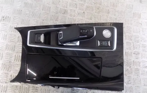 Peugeot 508 II Center console 