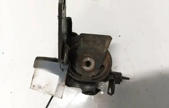 Toyota Avensis T250 Engine mount bracket 