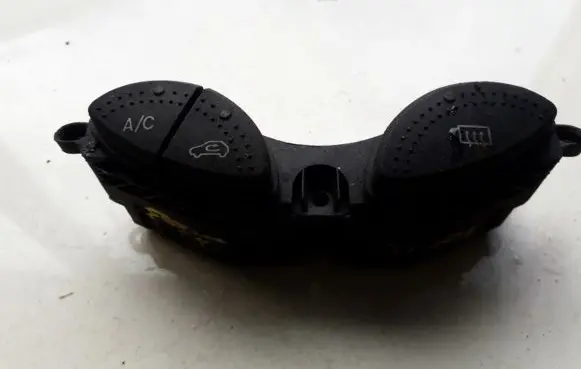 Windscreen/window heater switch
