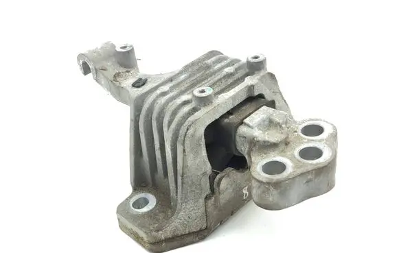 Jeep Cherokee Engine mount bracket P68141406AF 3383