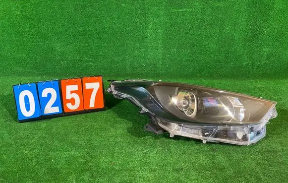 Toyota Yaris XP210 Headlight/headlamp