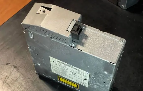 BMW 5 E60 E61 CD/DVD changer 9125240 020469 602060673449
