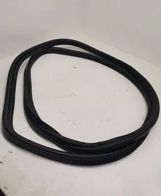 BMW 7 G11 G12 Trunk rubber seal (body) 7357103