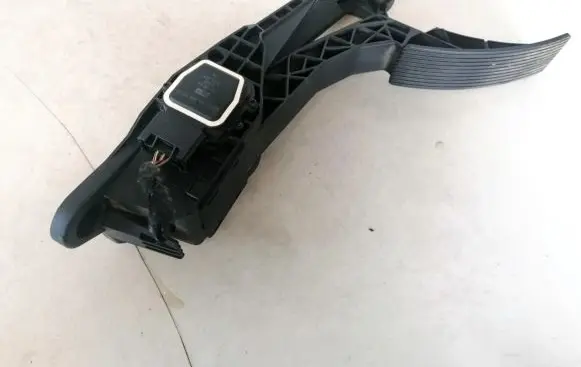 Mercedes-Benz R W251 Accelerator throttle pedal a1643000004