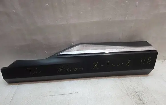 Nissan Rogue Front door trim (molding) 828706RA0B