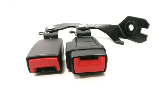 Middle seatbelt buckle (rear)
