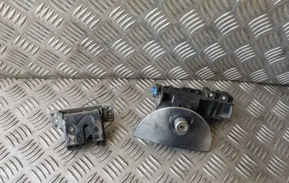 Opel Meriva A Tailgate/trunk/boot lock/catch/latch 90563999