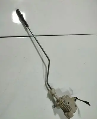 Volkswagen PASSAT B6 Central locking motor N00269