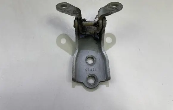 Opel Antara Front door upper hinge