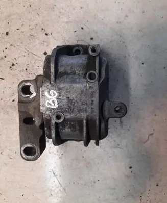 Volkswagen PASSAT B6 Engine mount bracket 1K0199262