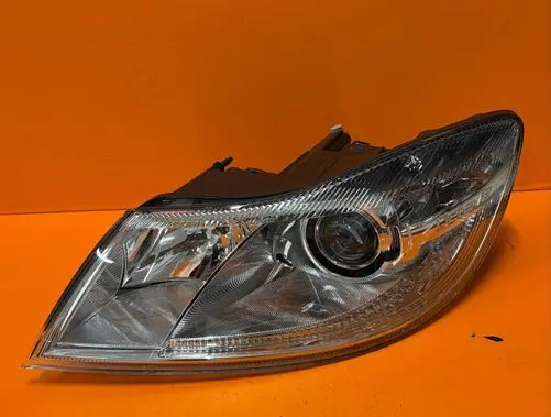 Skoda Octavia Mk2 (1Z) Headlight/headlamp 1Z1941015G