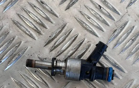Audi A4 S4 B8 8K Fuel injector 306E036P 104390520
