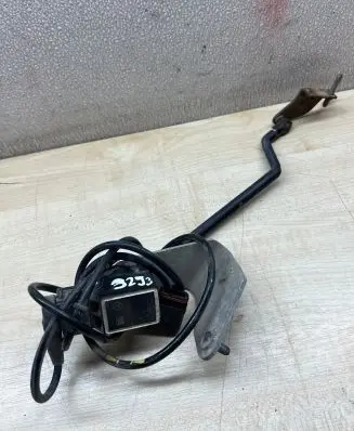 Mercedes-Benz CLS C219 Air suspension front height level sensor A0105427717