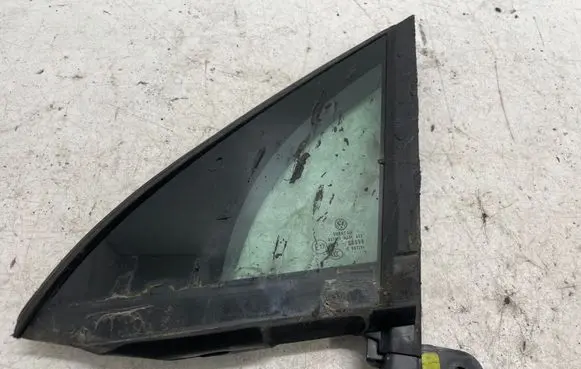 Volkswagen Tiguan Front door vent window glass four-door 5NA845113