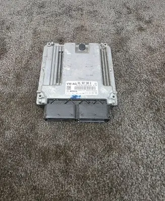 Volkswagen Golf VII Engine control unit/module 04L907309R