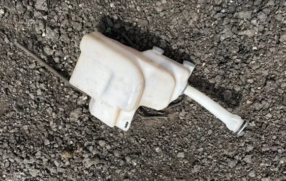 Opel Insignia A Windshield washer fluid reservoir/tank 401140137 13240935